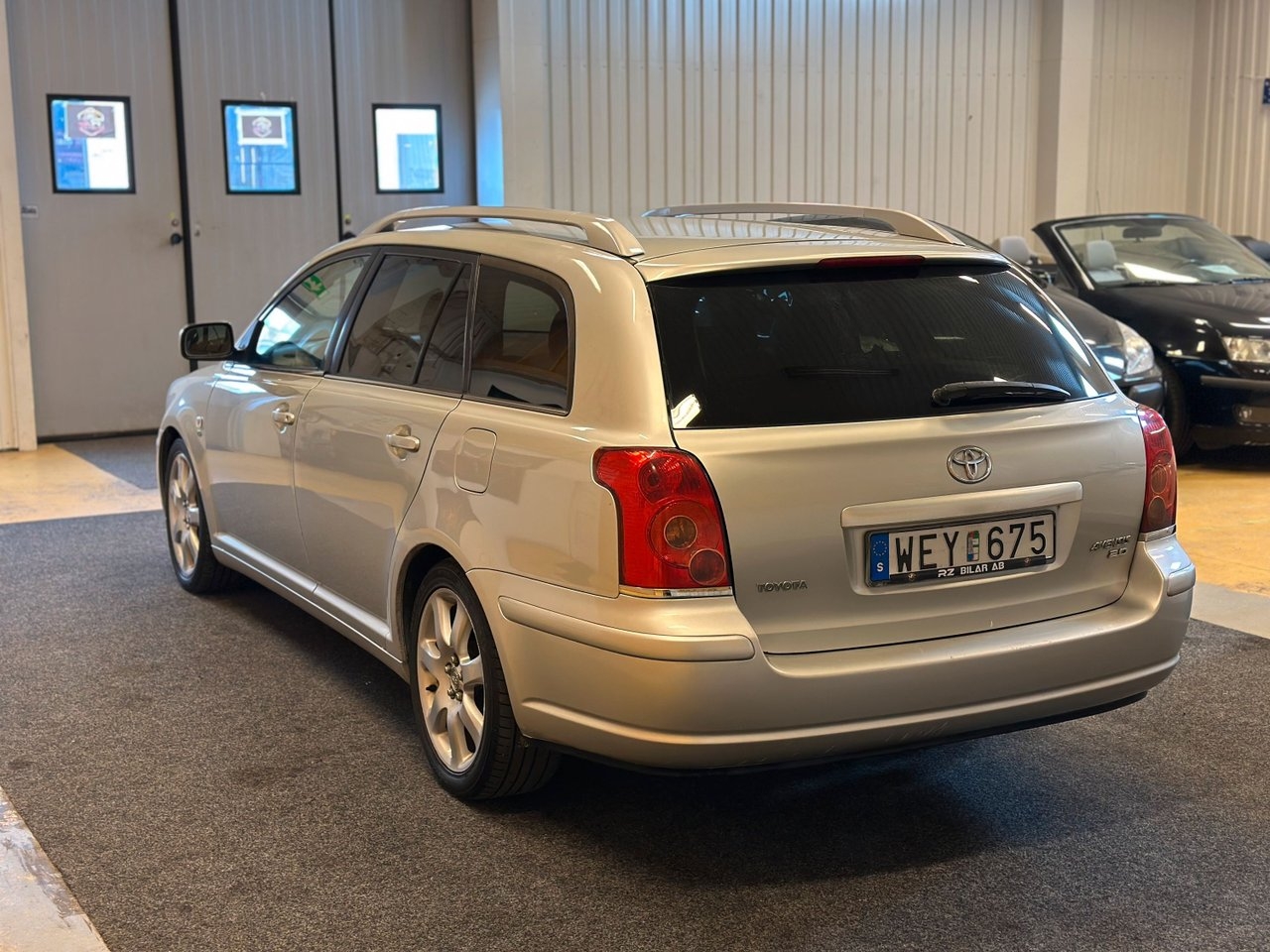 Toyota Avensis Kombi 2.0 D-4 VVT-i 2004, bild 5/17
