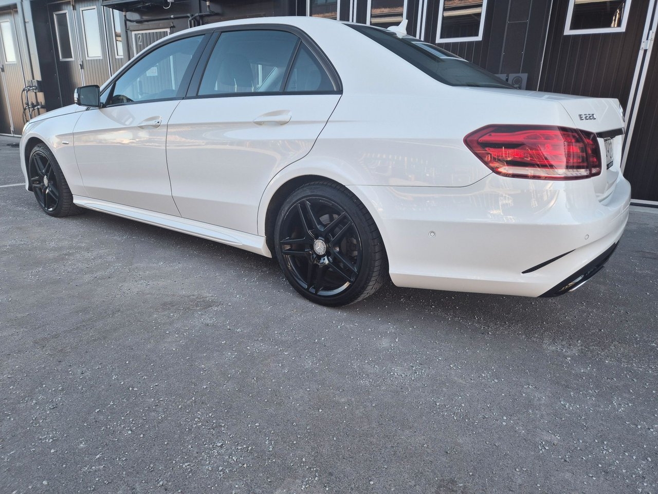 Mercedes-Benz E 220 CDI 4MATIC AMG 2016, bild 3/9