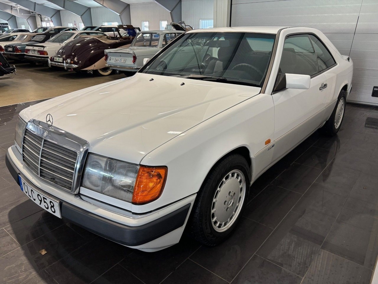 Mercedes-Benz 300 1992, bild 5/9