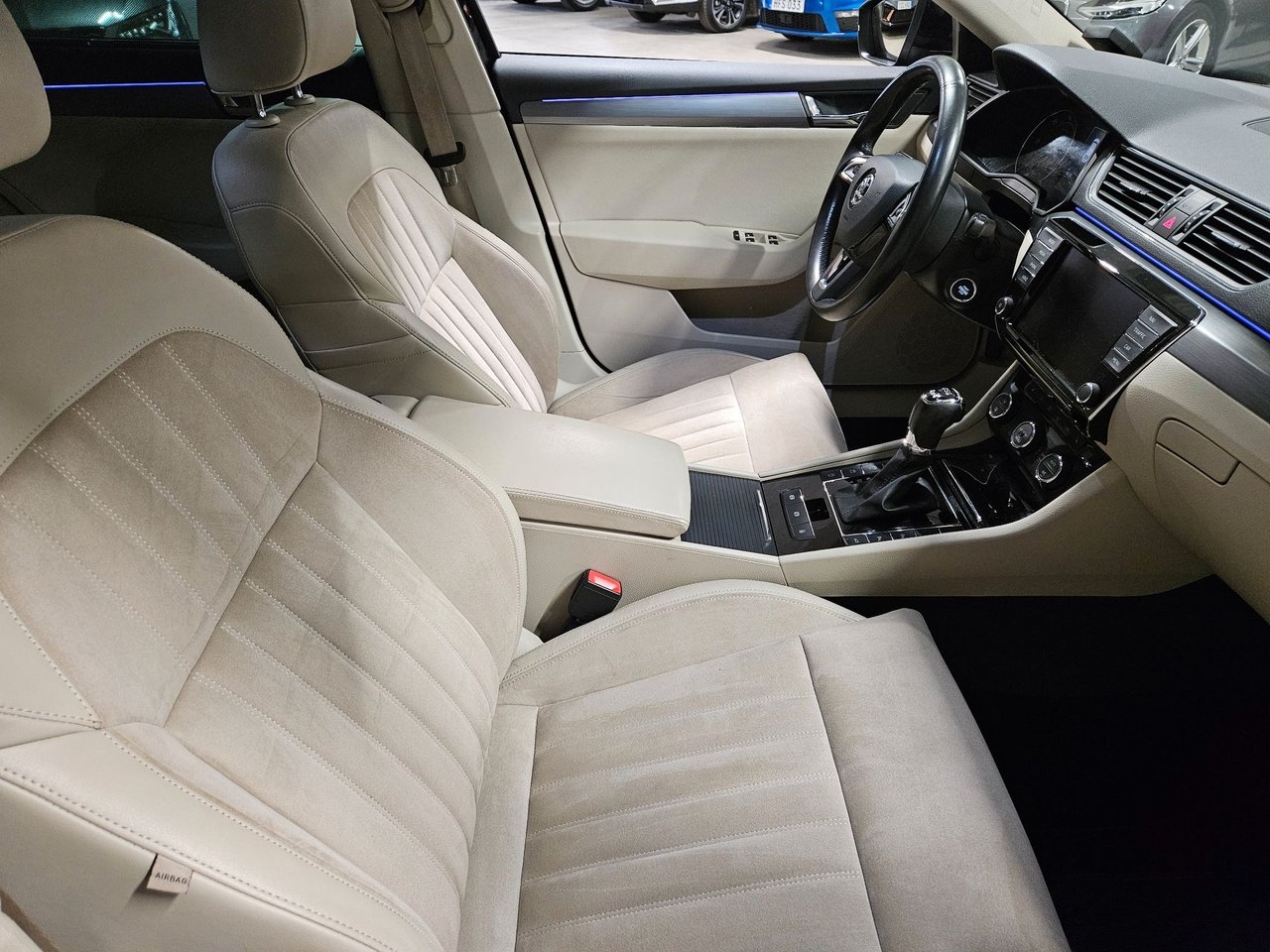 Skoda Superb 2017, bild 6/10