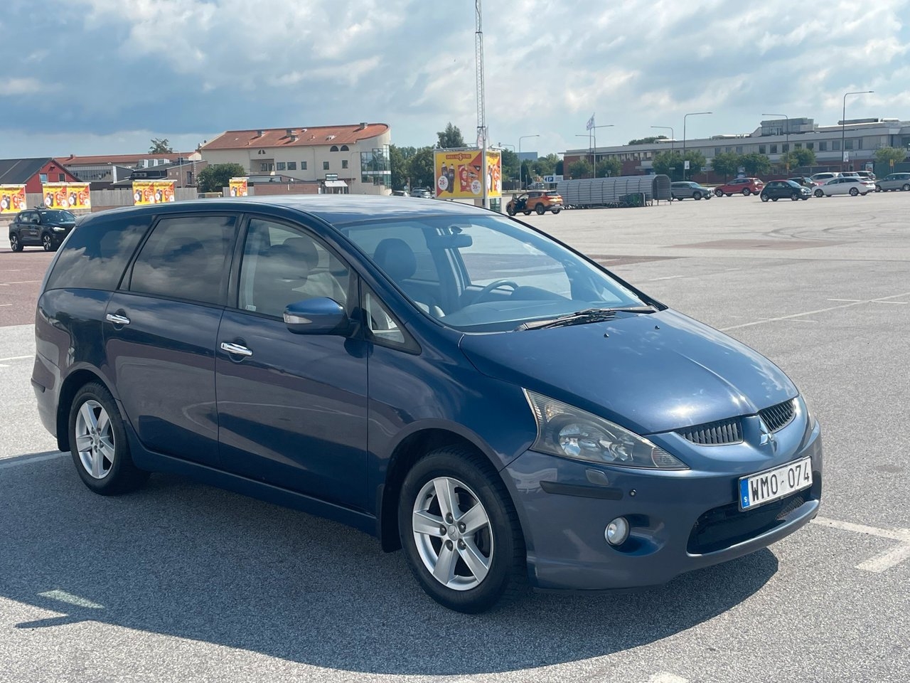 Mitsubishi Grandis MIVEC 2004, bild 2/3