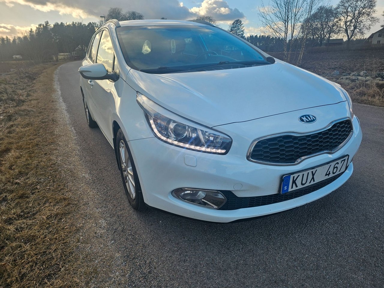 Kia Ceed cee'd_sw 1.6 GDI Ny besiktad 2013, bild 2/4