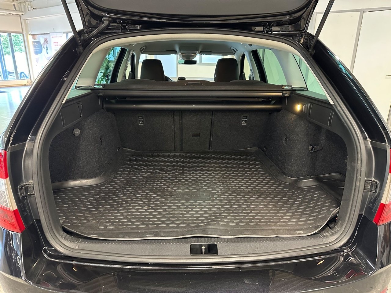 Skoda Octavia Kombi 2.0 TDI Ambition 2018, bild 5/21