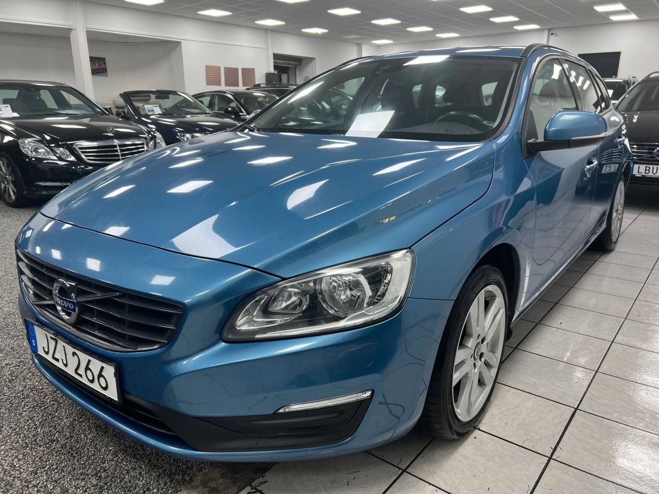 Volvo V60 D3 Kinetic 2017, bild 2/10