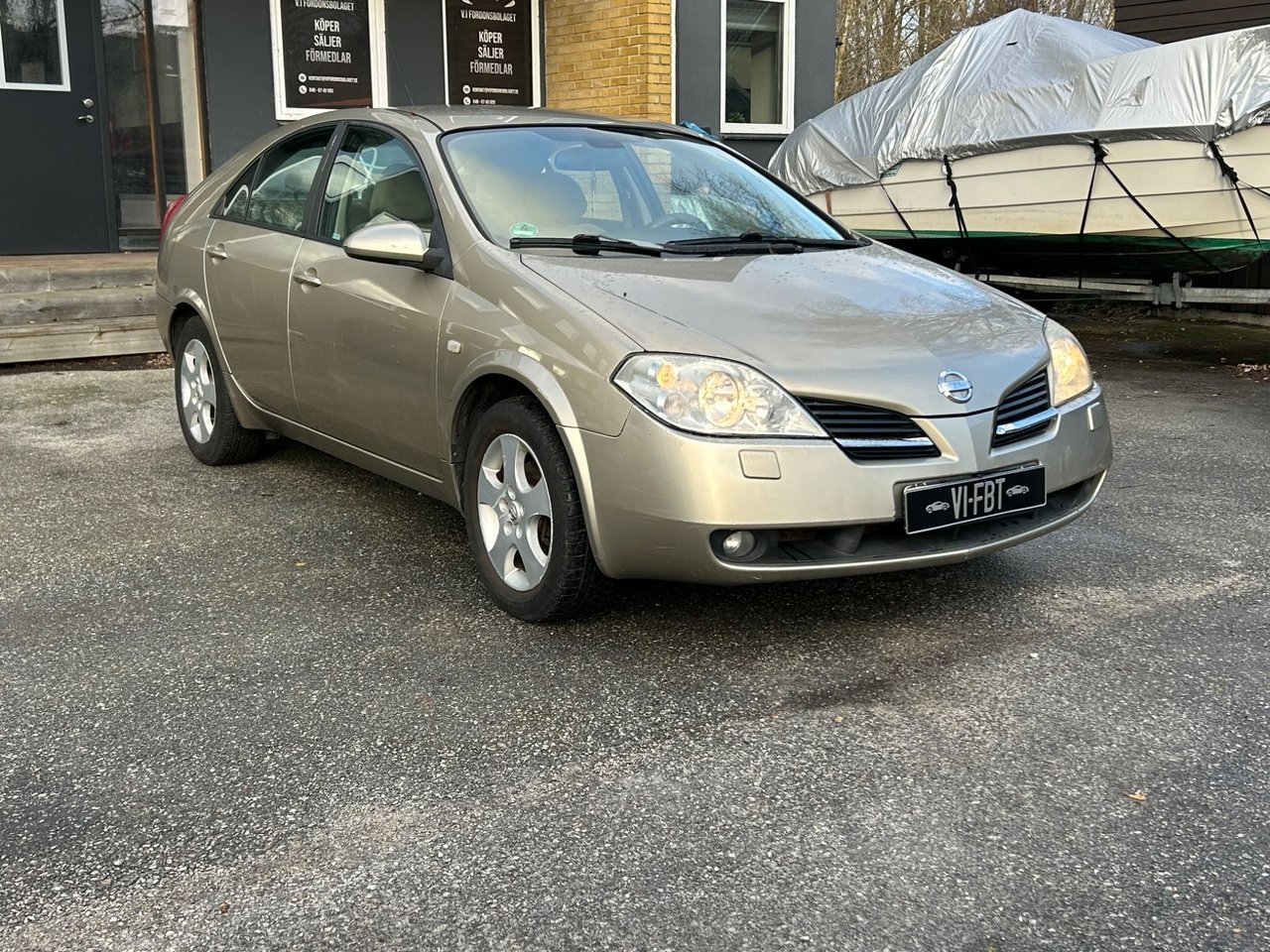 Nissan Primera Hatch 2.0 2002, bild 2/5