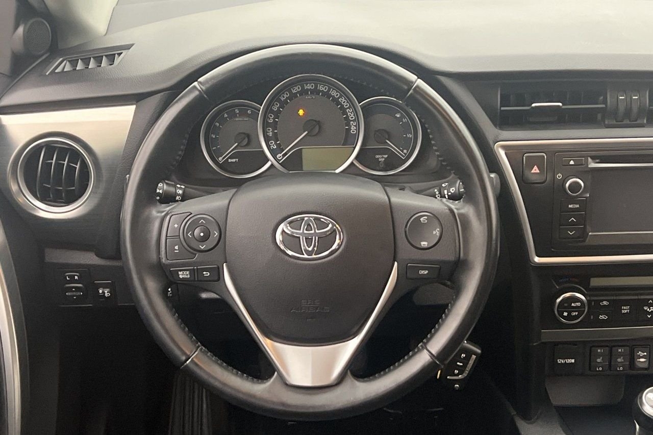 Toyota Auris 1.4 D-4D Active 2013, kuva 7/10