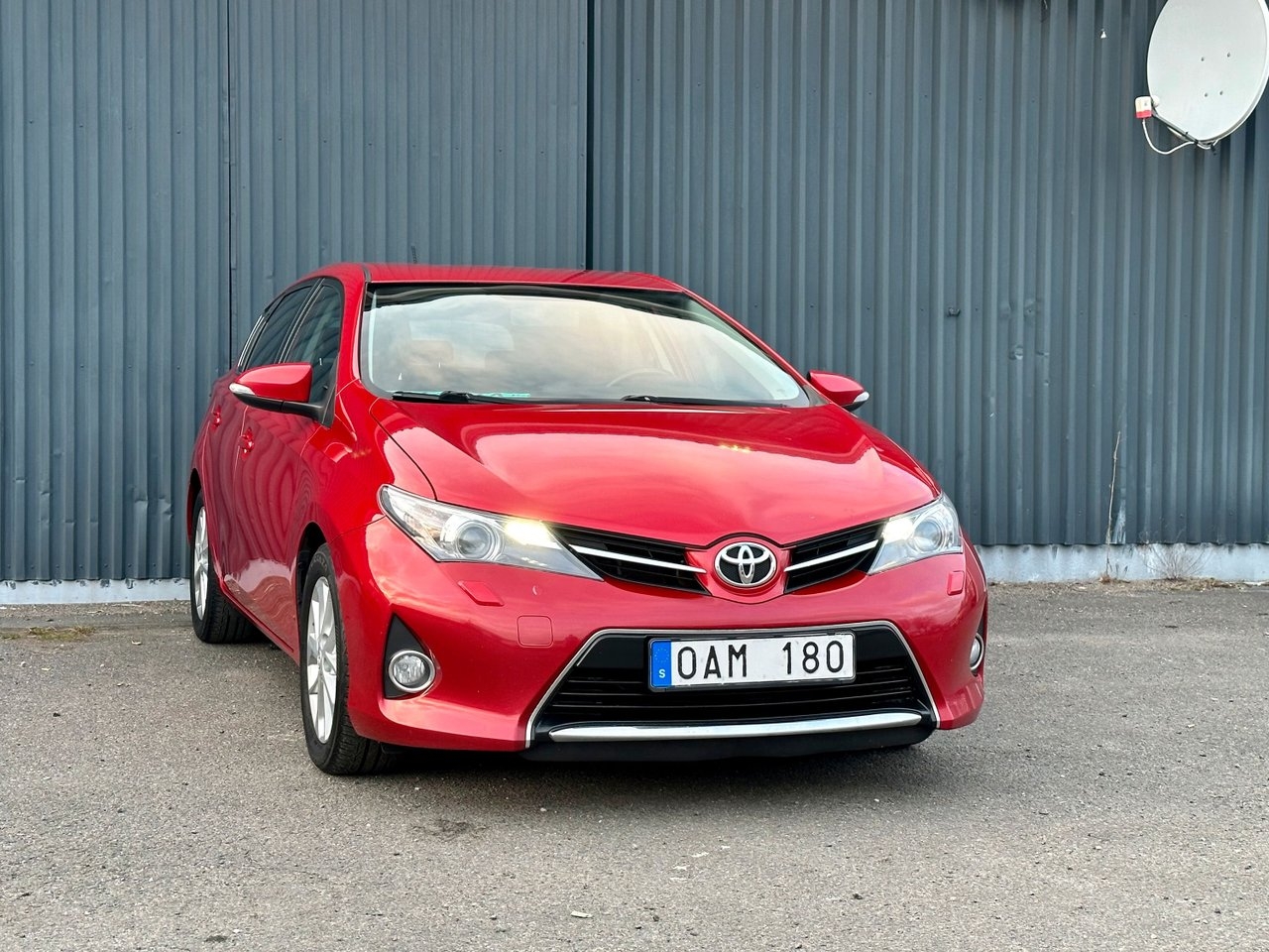 Toyota Auris 1.4 D-4D Active 2013, kuva 2/10