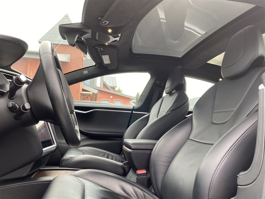 Tesla Model S 2017, kuva 4/8