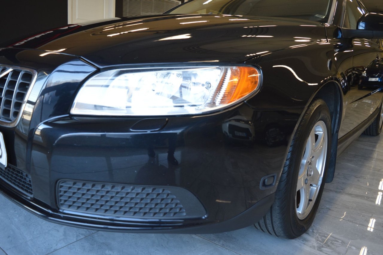 Volvo V70 2009, kuva 6/10