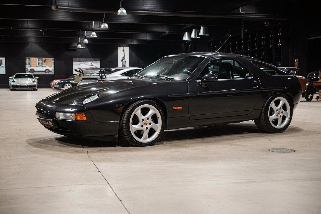 Porsche 928