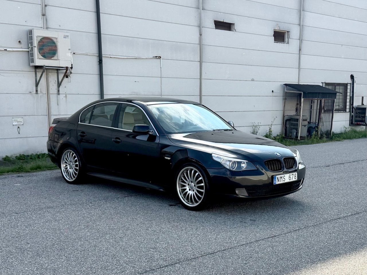 BMW 525 d Sedan Automat Euro 4 2007, kuva 2/7