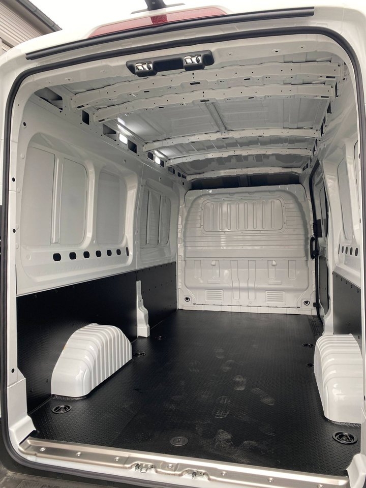 Maxus Deliver 9 2,0 DIESEL 2024, photo 3/6
