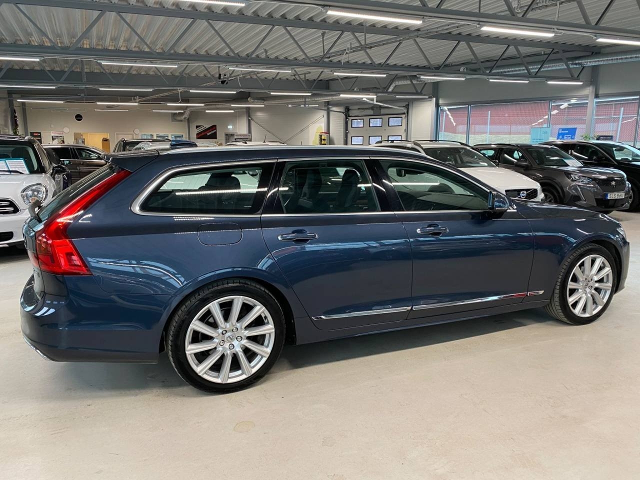 Volvo V90 2020, kuva 3/10