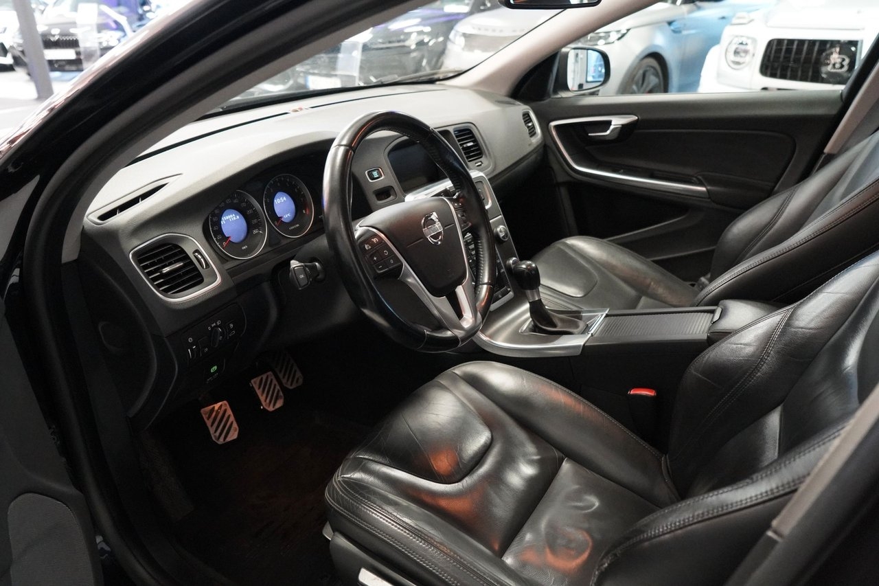 Volvo V60 T3 Momentum Skinn 2013, photo 6/10
