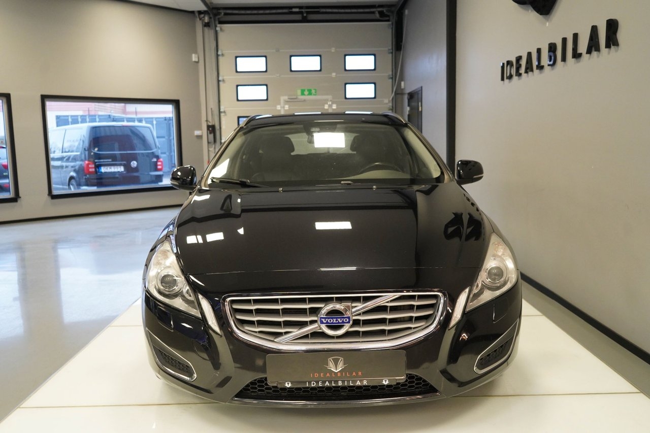 Volvo V60 T3 Momentum Skinn 2013, photo 5/10
