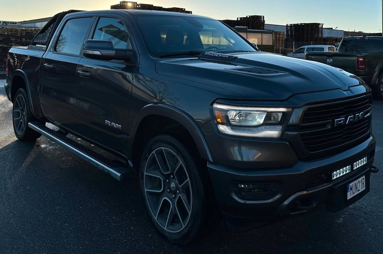 Dodge RAM 1500 Crew Cab 5.7 V8 HEMI 2019, kuva 3/10