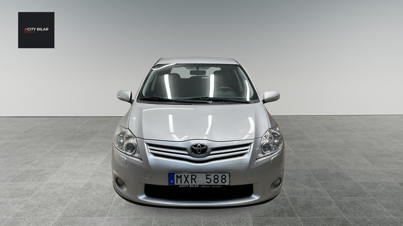 Toyota Auris 2012, bild 2/16