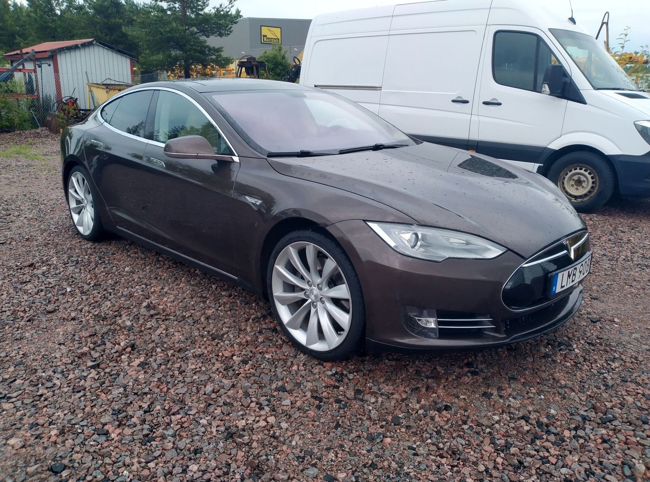 Tesla Model S 2014, kuva 7/10