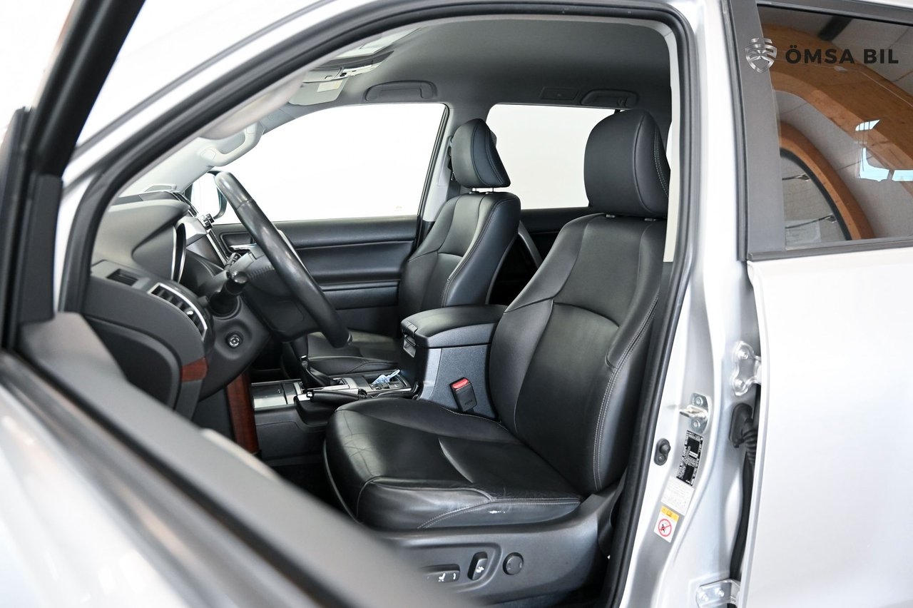 Toyota Land Cruiser 2017, bild 7/23