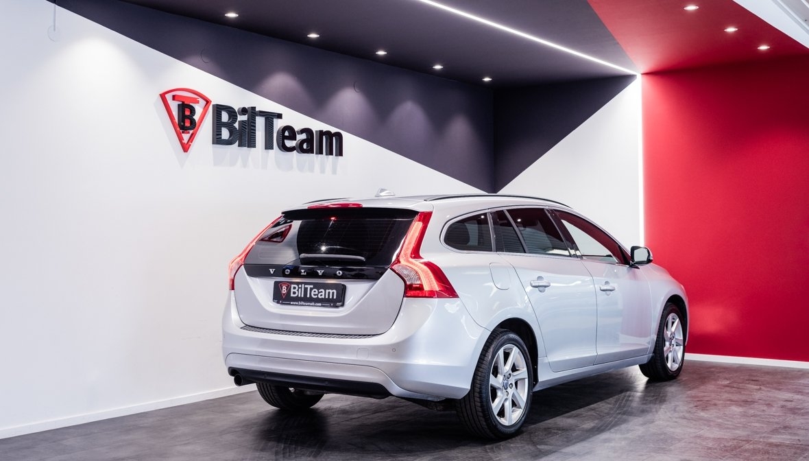 Volvo V60 D2 Powershift Momentum Euro 5 2014, bild 6/24