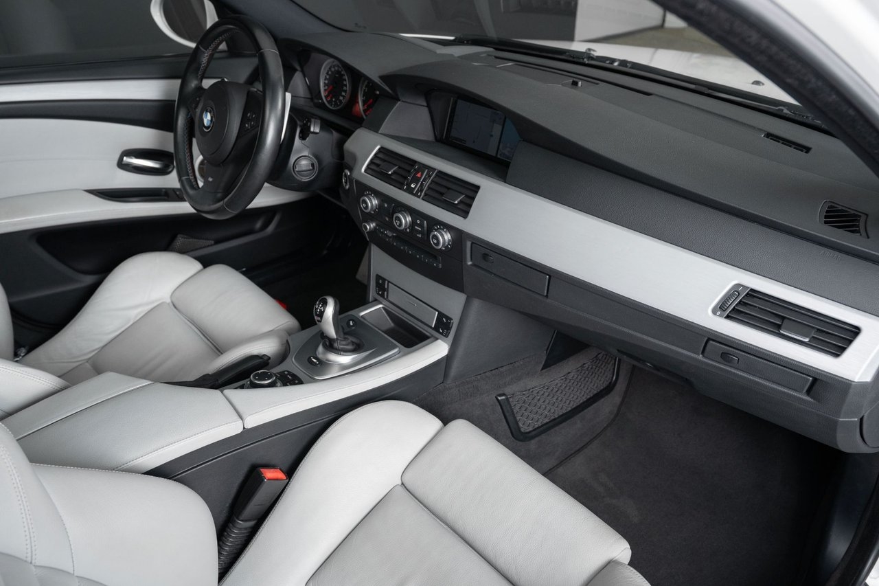 BMW M5 Touring 5.0 V10 2009, bild 7/18