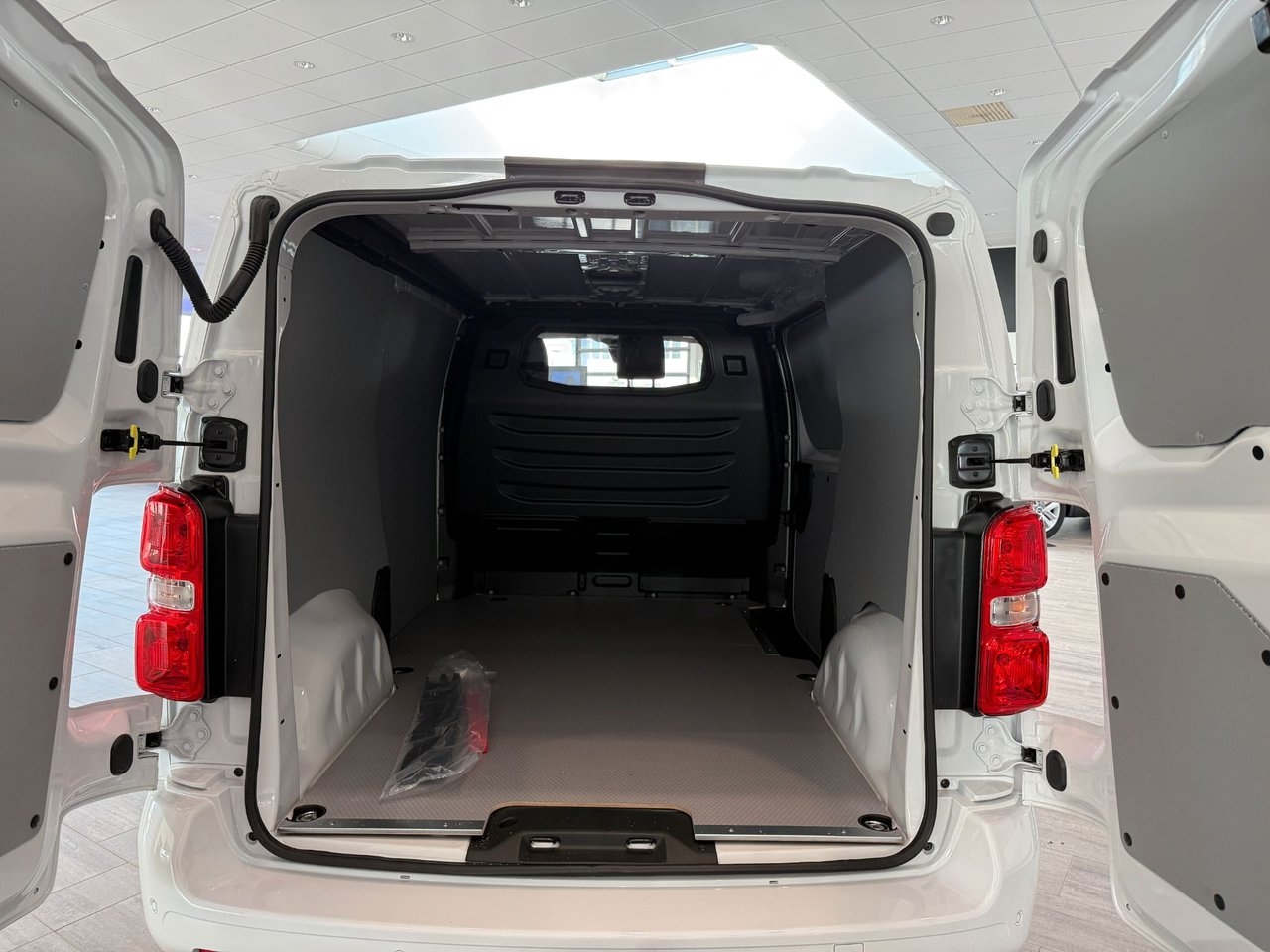 Citroen Jumpy L2 145 HK Business med 2026, bild 6/8