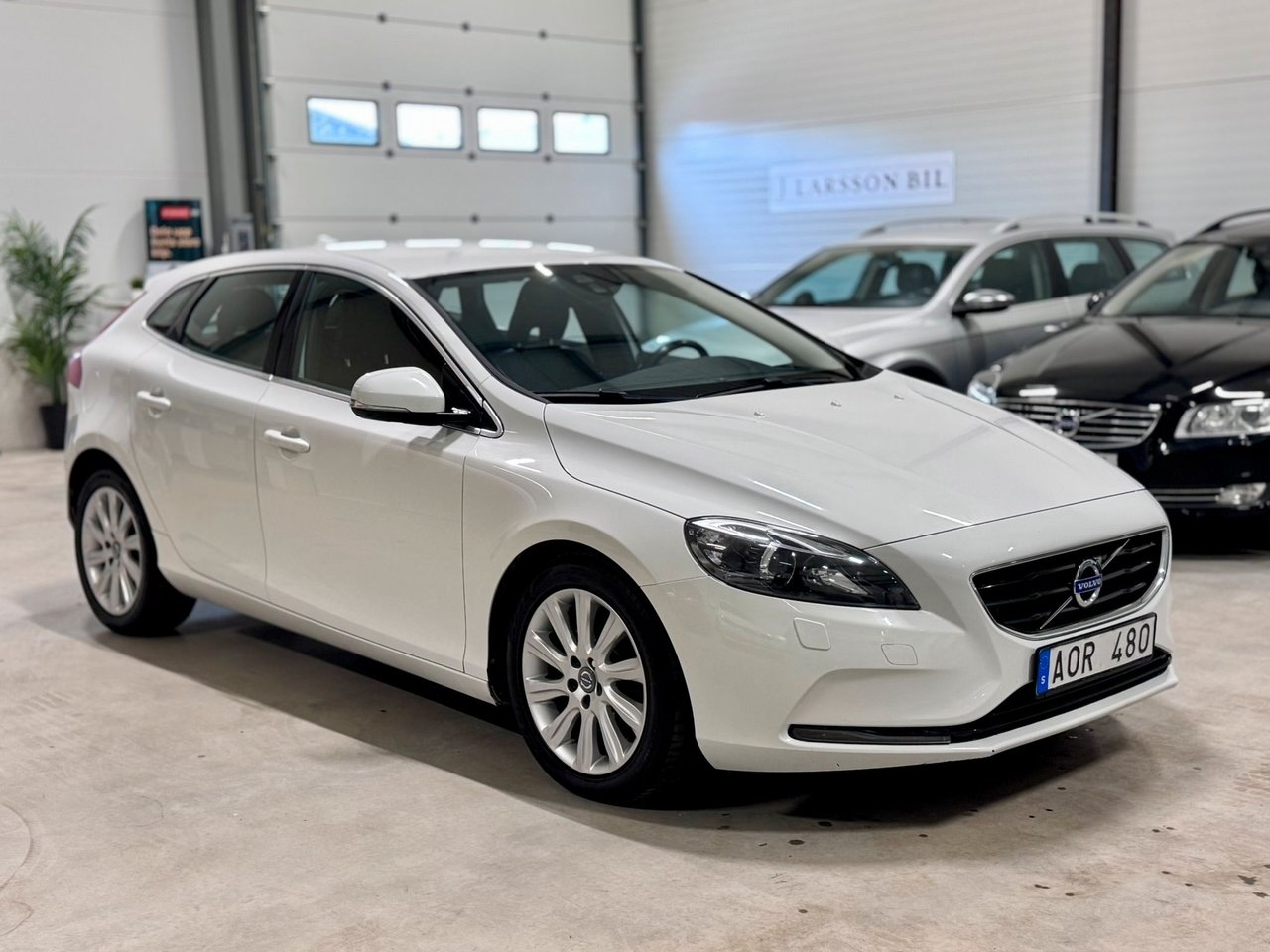 Volvo V40 D2 Powershift Momentum 2014, kuva 2/12