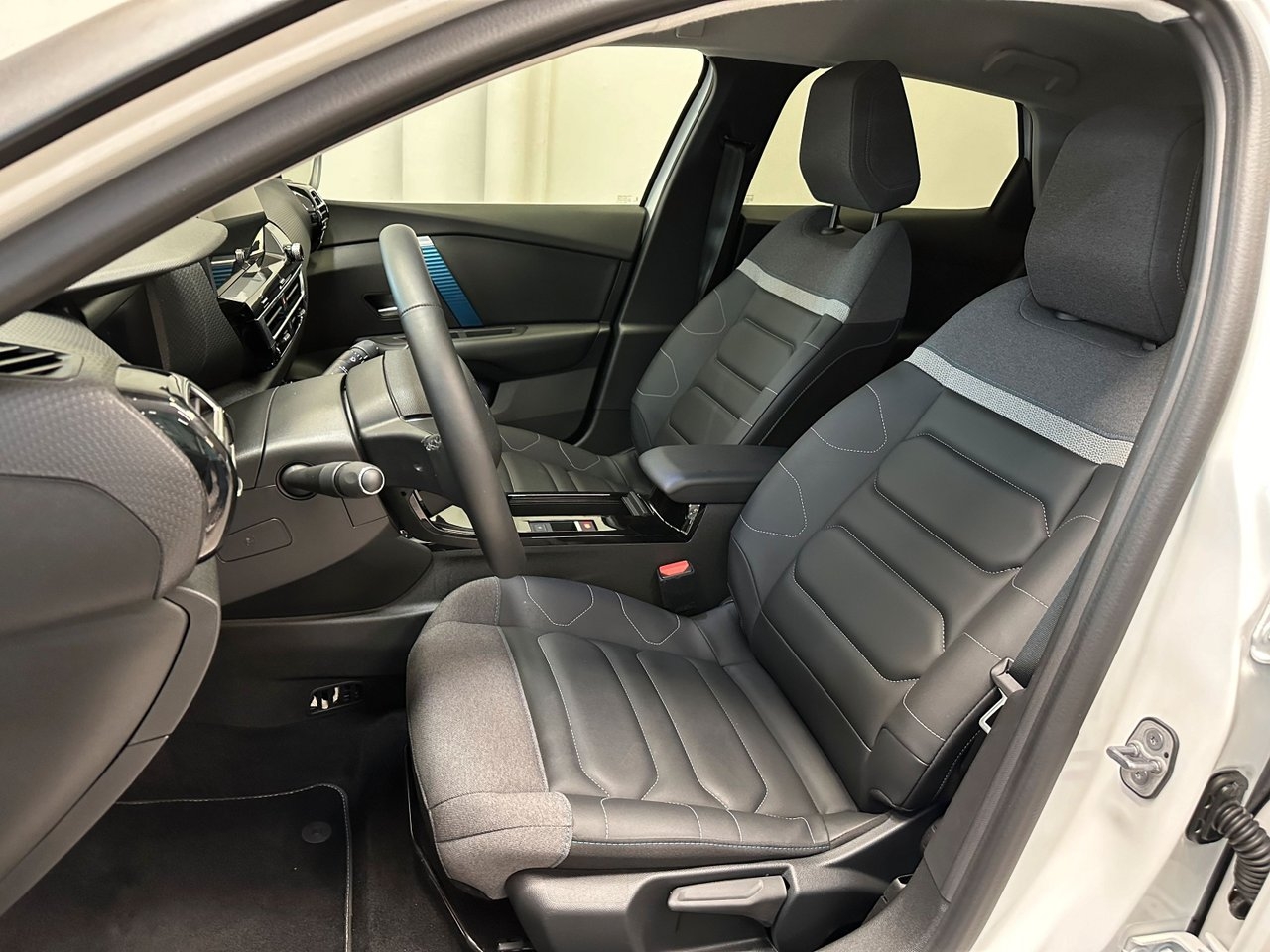 Citroen C4 ë-Shine 50 kWh 136hk 2022, kuva 6/7