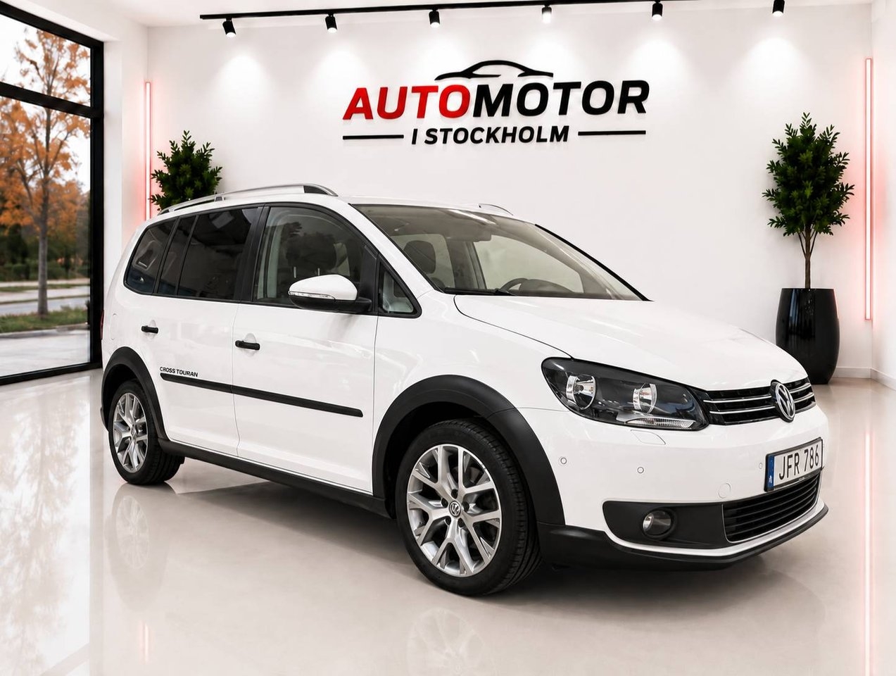 Volkswagen Touran 2015, photo 2/10