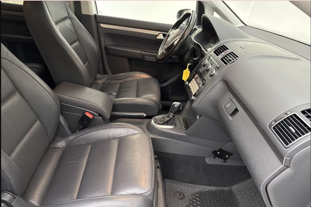 Volkswagen Touran 2015, photo 7/10