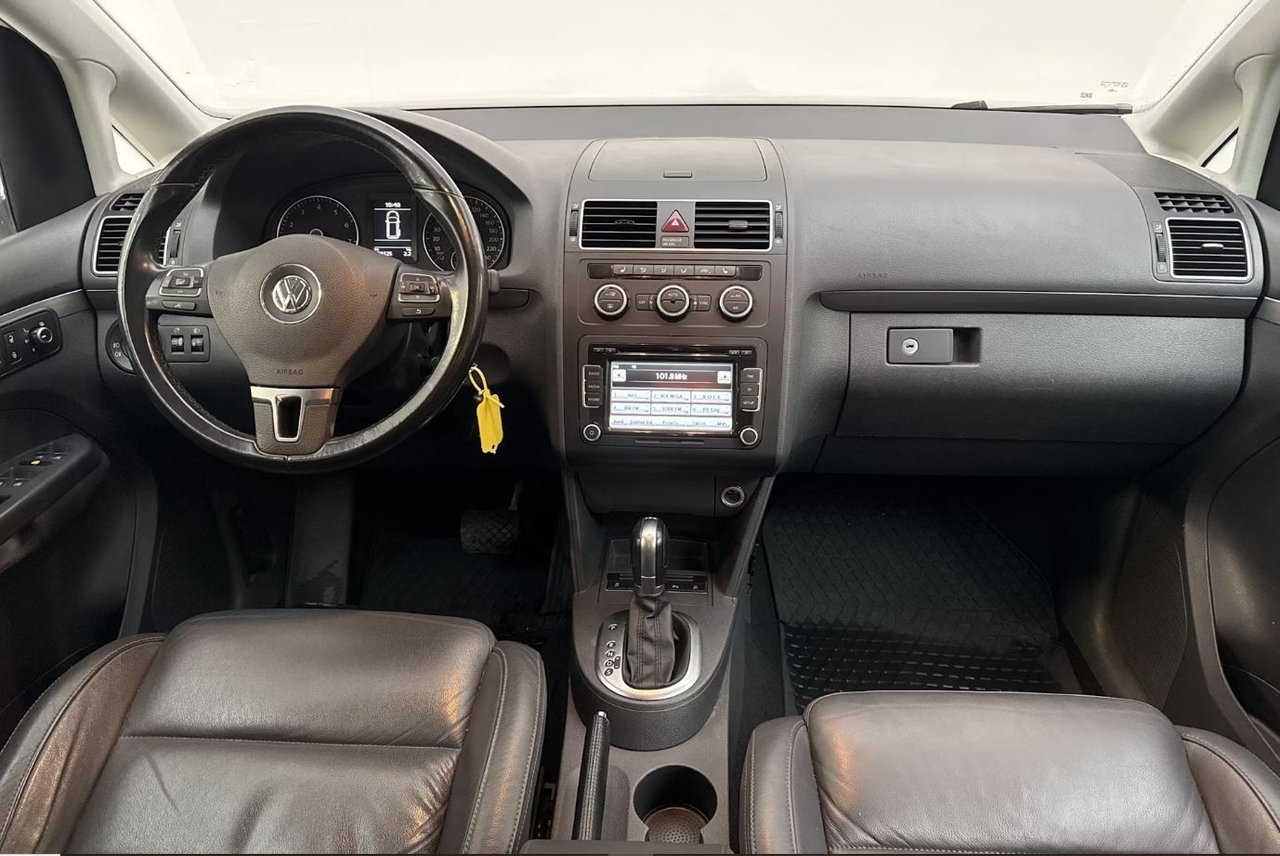 Volkswagen Touran 2015, photo 6/10