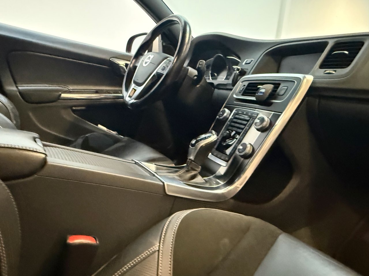 Volvo V60 2016, photo 6/10