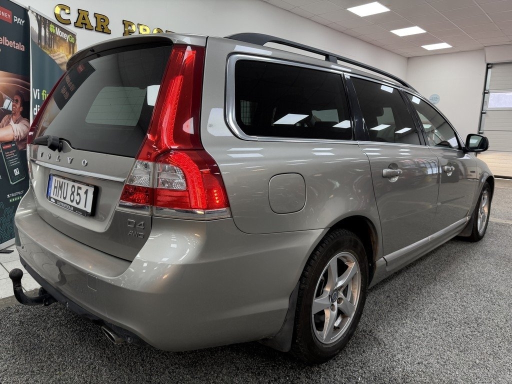 Volvo V70 D4 AWD Geartronic Momentum 2015, bild 4/21