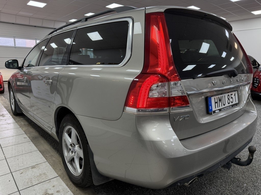 Volvo V70 D4 AWD Geartronic Momentum 2015, bild 3/21