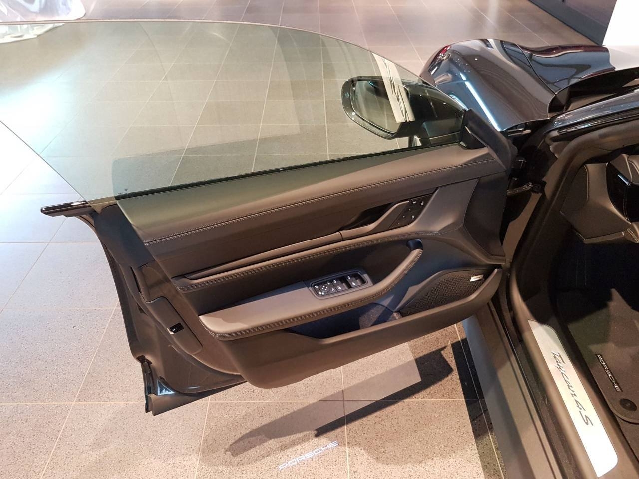 Porsche Taycan 2024, bild 7/10