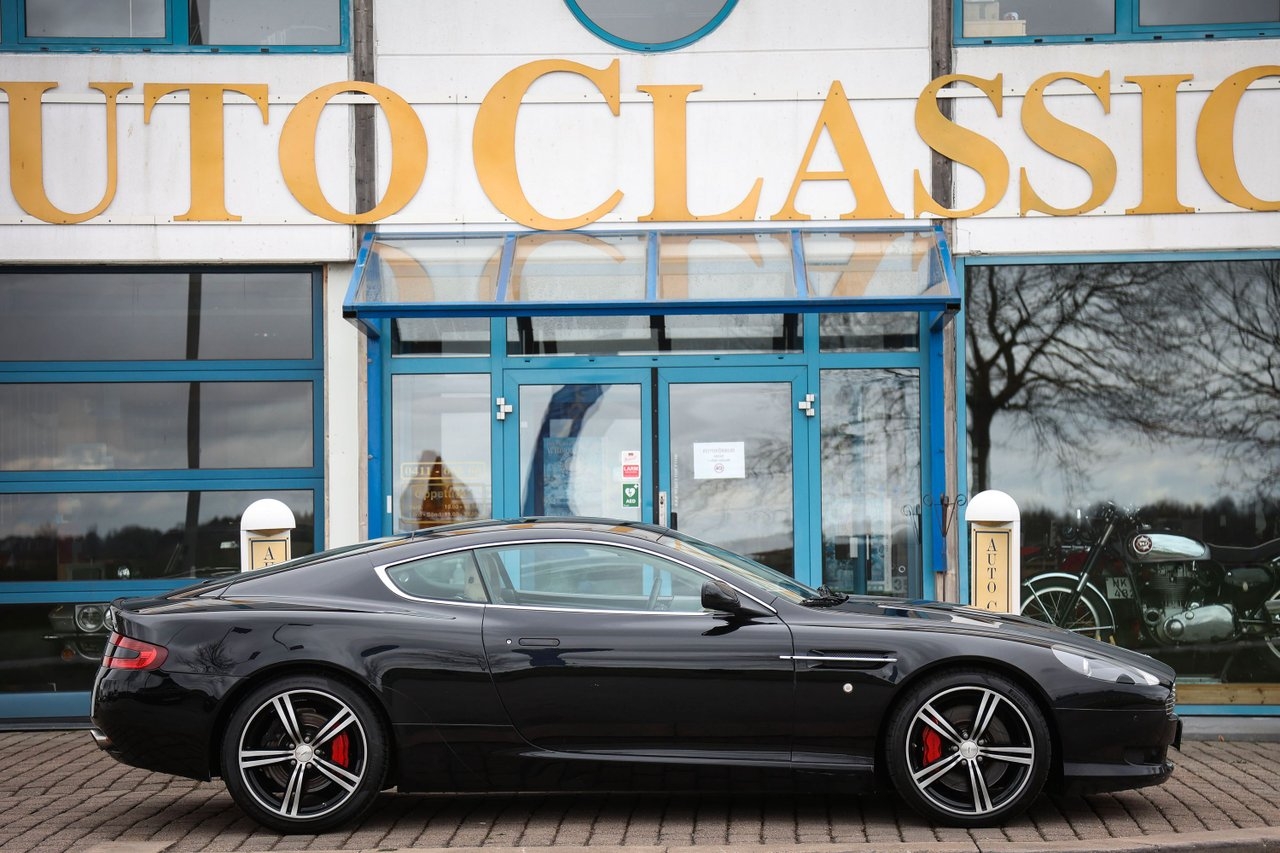 Aston Martin DB9