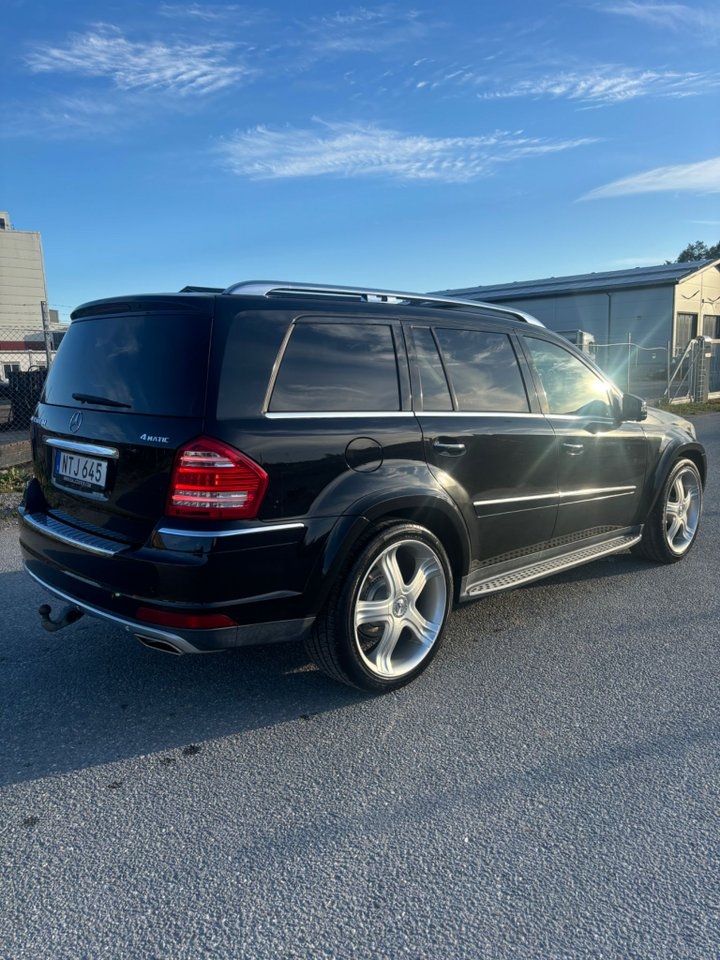 Mercedes-Benz GL 2011, kuva 3/24