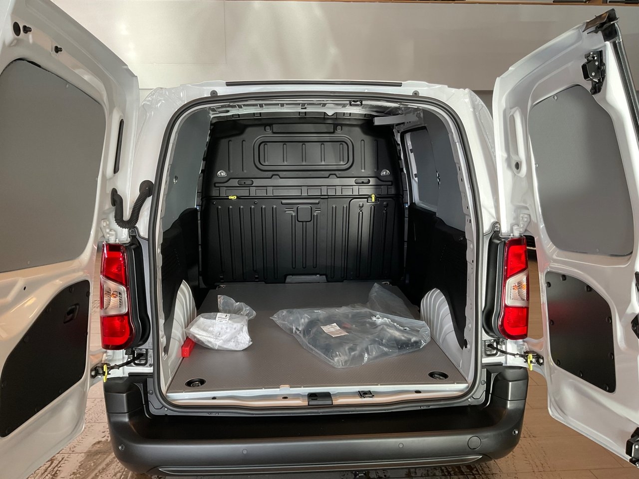 Opel Combo Business L1 1.5 101hk Värmare 2023, bild 8/8
