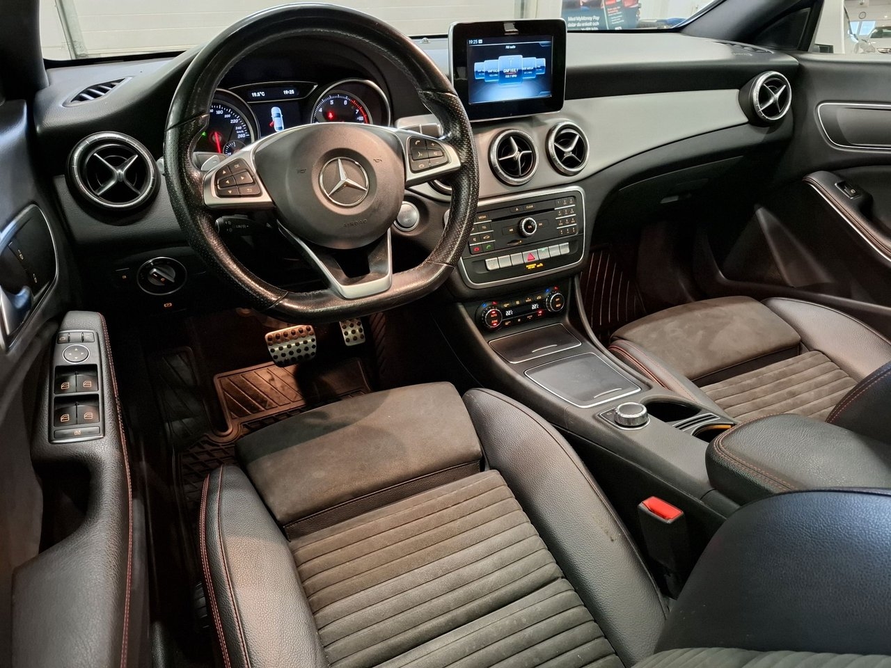 Mercedes-Benz CLA 2019, photo 2/10