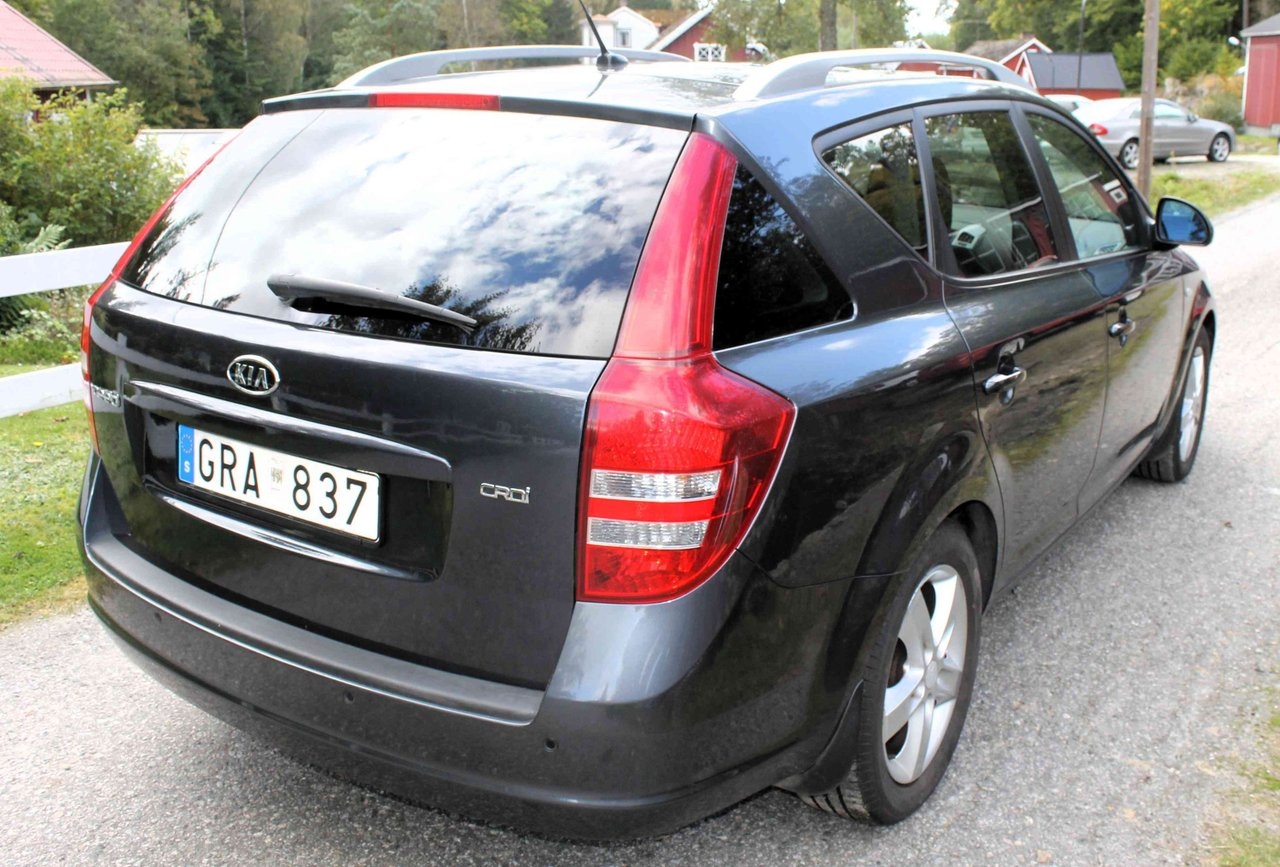 Kia Ceed cee'd_sw 1.6 CRDi EX Euro 4 2008, kuva 2/4