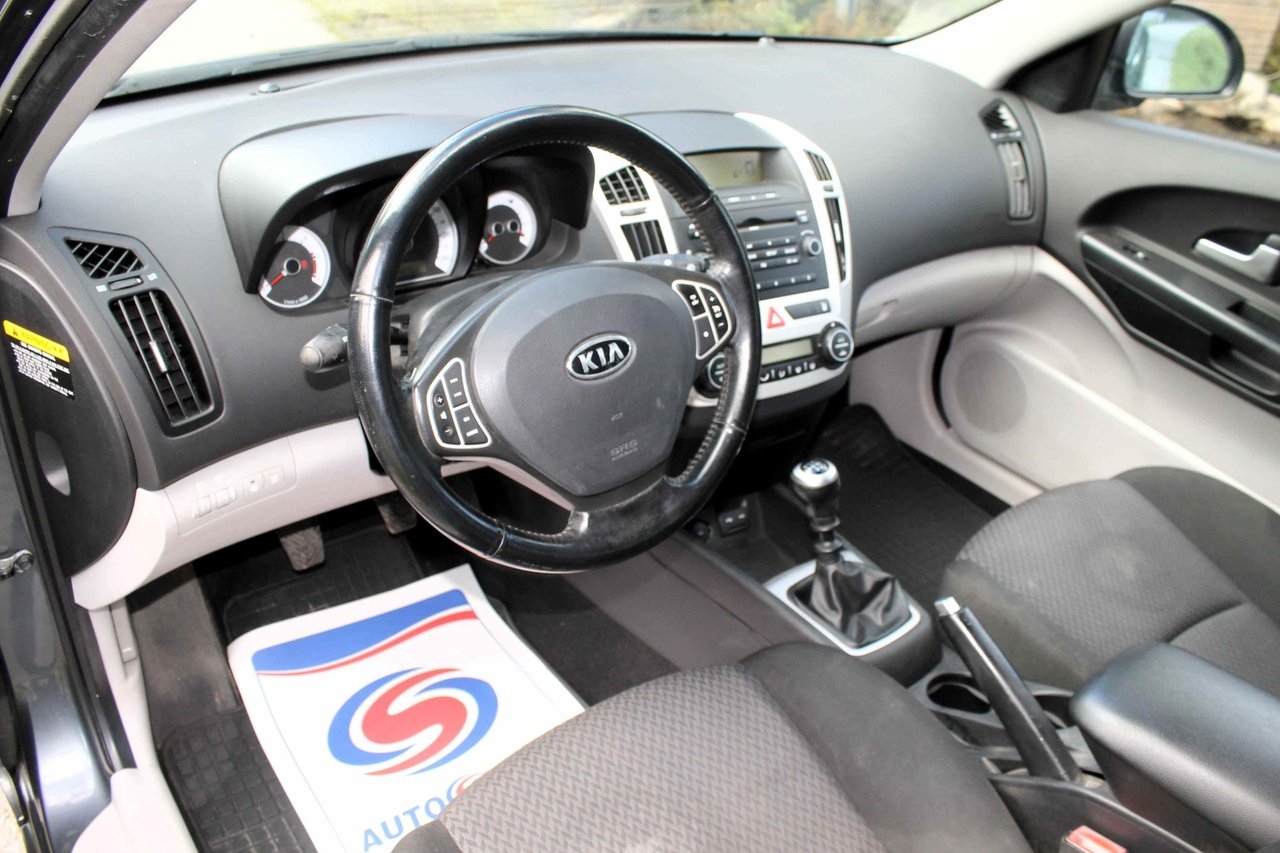 Kia Ceed cee'd_sw 1.6 CRDi EX Euro 4 2008, kuva 3/4