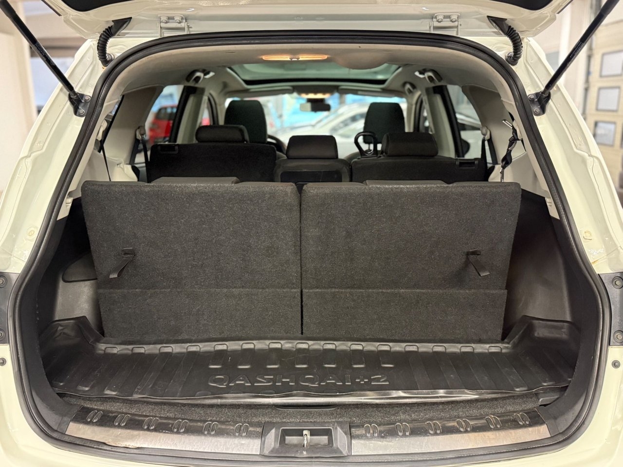 Nissan Qashqai+2 2.0 dCi 2011, kuva 7/10