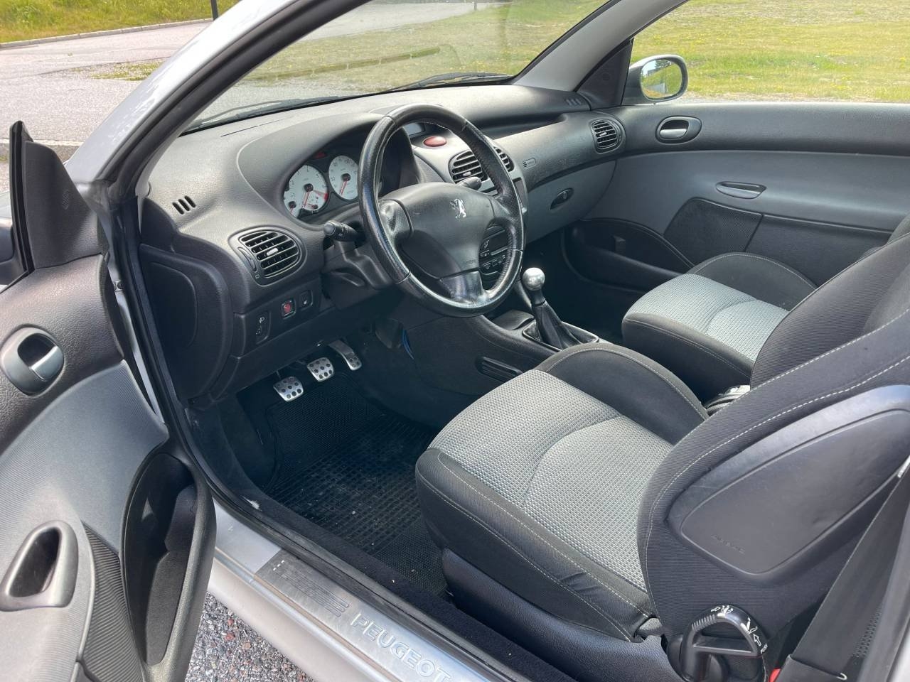 Peugeot 206 CC Cabriolet 2.0 136hk 2003, bild 7/8
