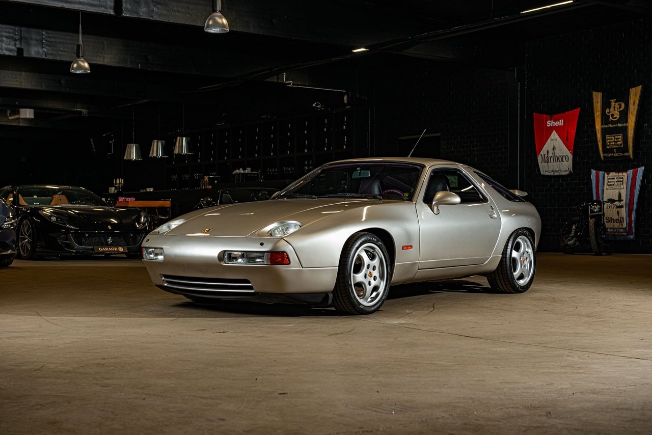 Porsche 928