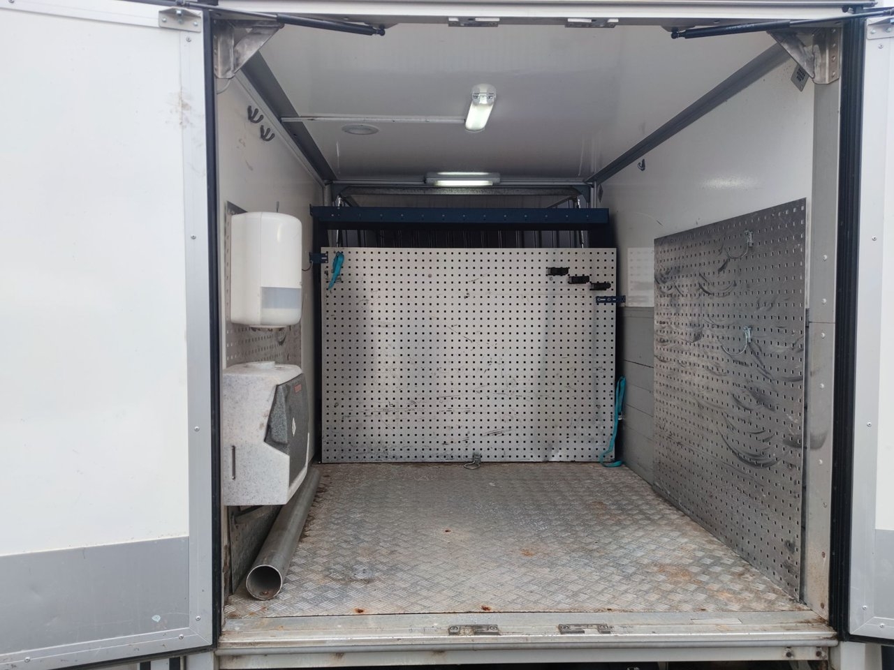 Volkswagen Crafter 2010, bild 3/10