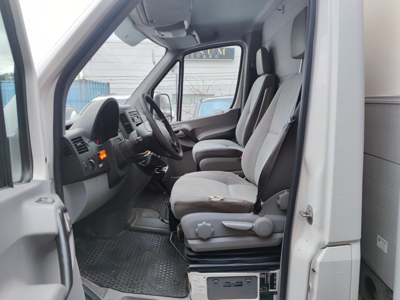 Volkswagen Crafter 2010, bild 6/10