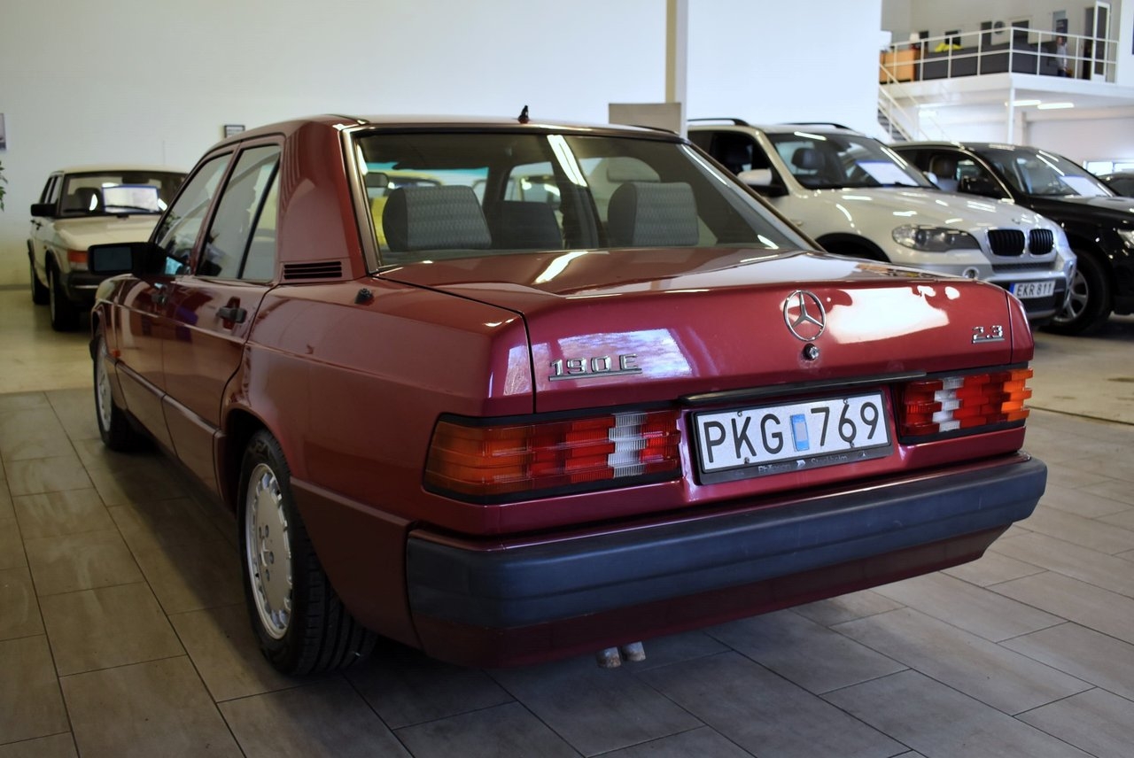 Mercedes-Benz 190 1993, photo 7/20