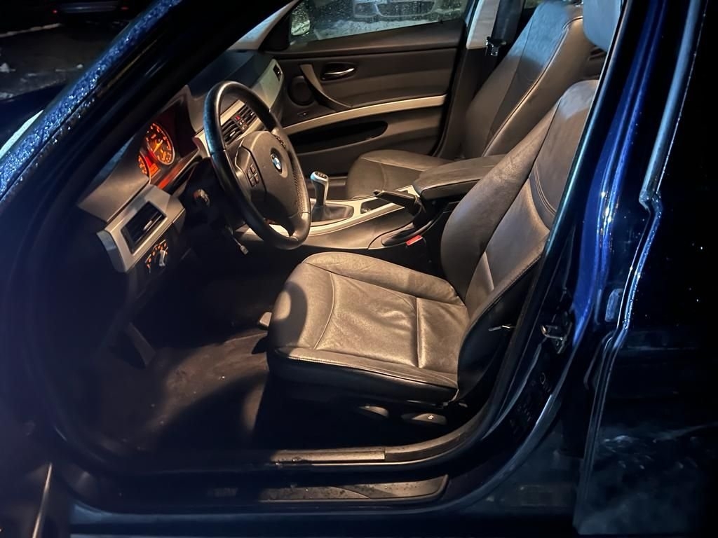 BMW 318 2010, photo 7/10