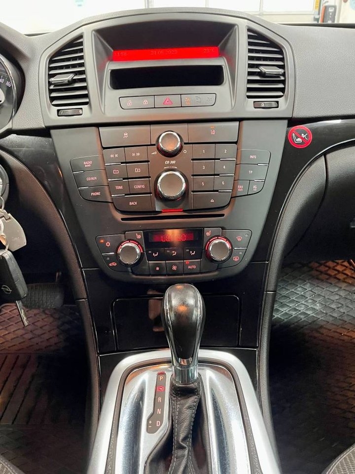 Opel Insignia 2009, kuva 7/10