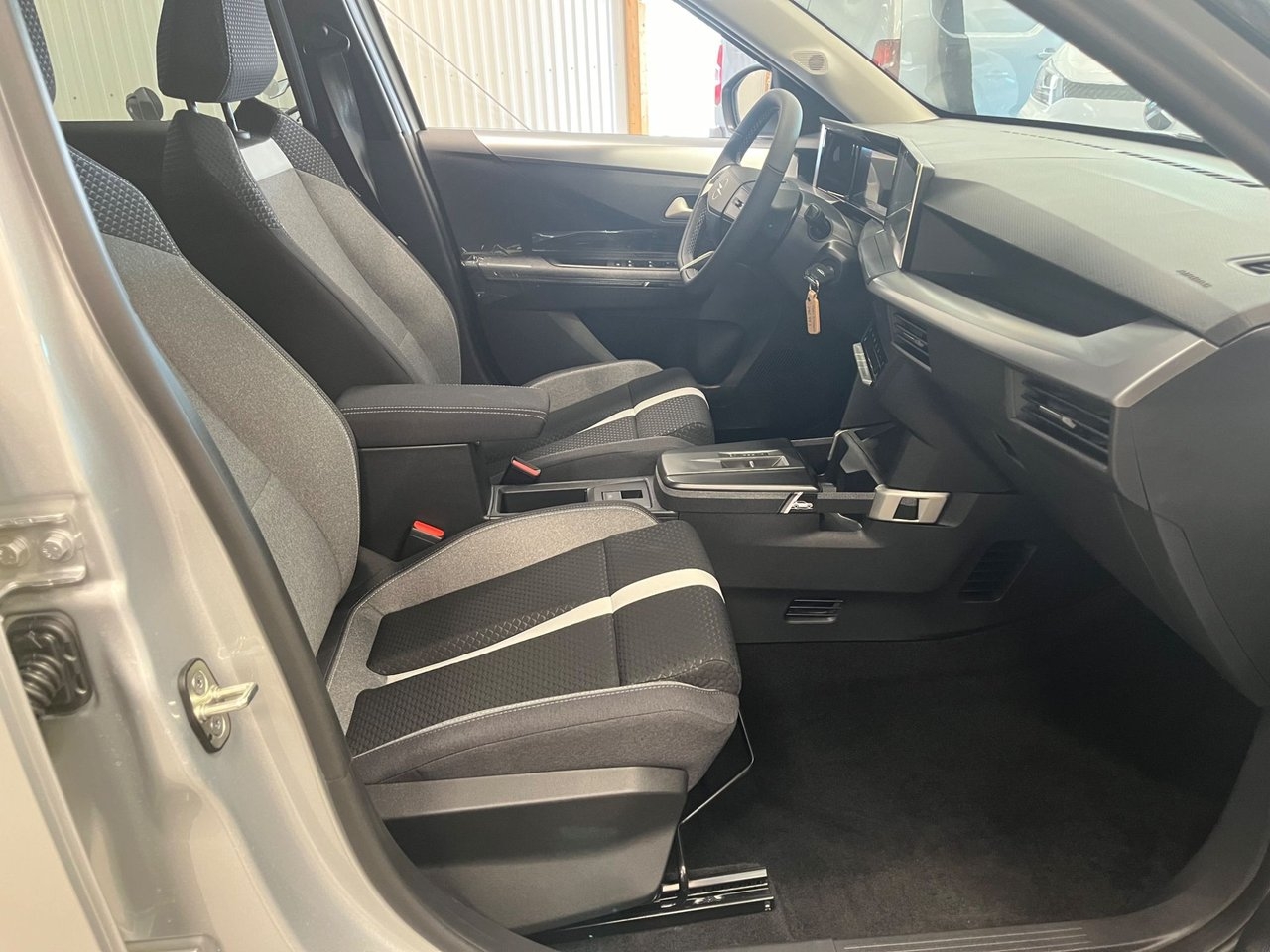 Opel Frontera GS Hybrid Automat 2026, bild 4/9